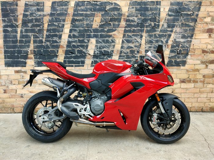 2025 DUCATI PANIGALE V2 ROAD RED
