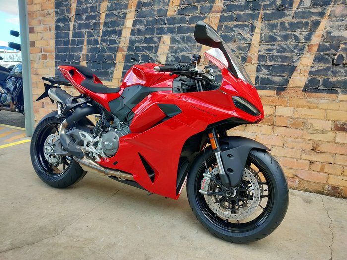 2025 DUCATI PANIGALE V2 ROAD RED
