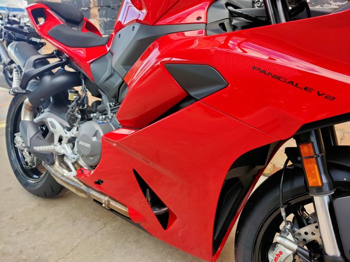 2025 DUCATI PANIGALE V2 ROAD RED