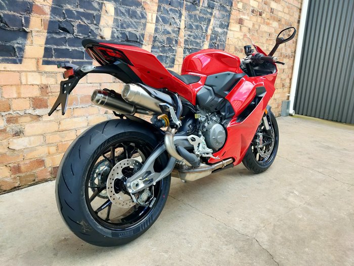 2025 DUCATI PANIGALE V2 ROAD RED