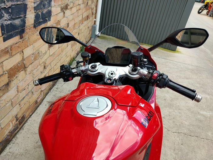 2025 DUCATI PANIGALE V2 ROAD RED