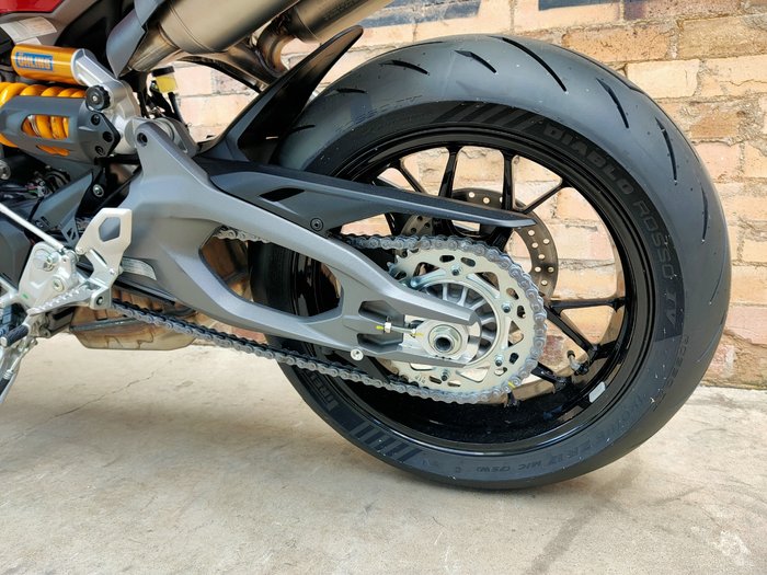 2025 DUCATI STREETFIGHTER V2 S ROAD RED