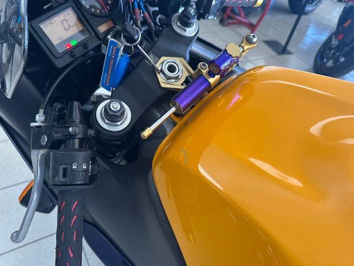 2000 Honda CBR900RR Fireblade (919) Fireblade Yellow