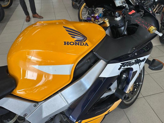 2000 Honda CBR900RR Fireblade (919) Fireblade Yellow