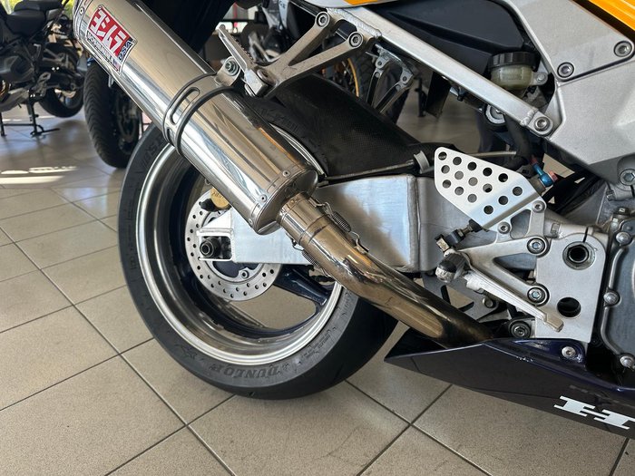 2000 Honda CBR900RR Fireblade (919) Fireblade Yellow
