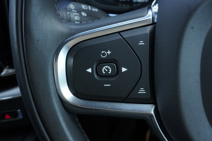 2020 Volvo XC60 D4 Momentum