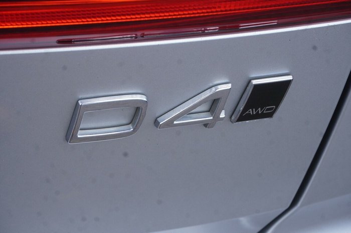 2020 Volvo XC60 D4 Momentum