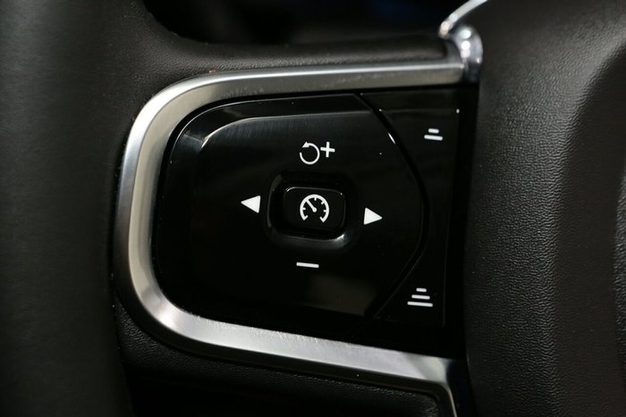 2023 Volvo XC60 Ultimate B5 Bright
