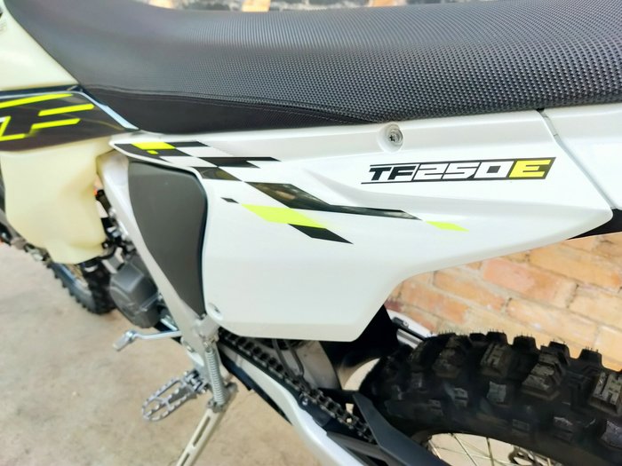 2025 TRIUMPH TF 250-E ENDURO BLACK