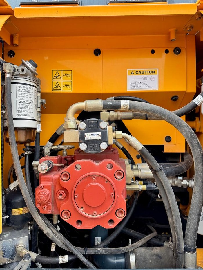 2018 Hyundai Robex 140W-9