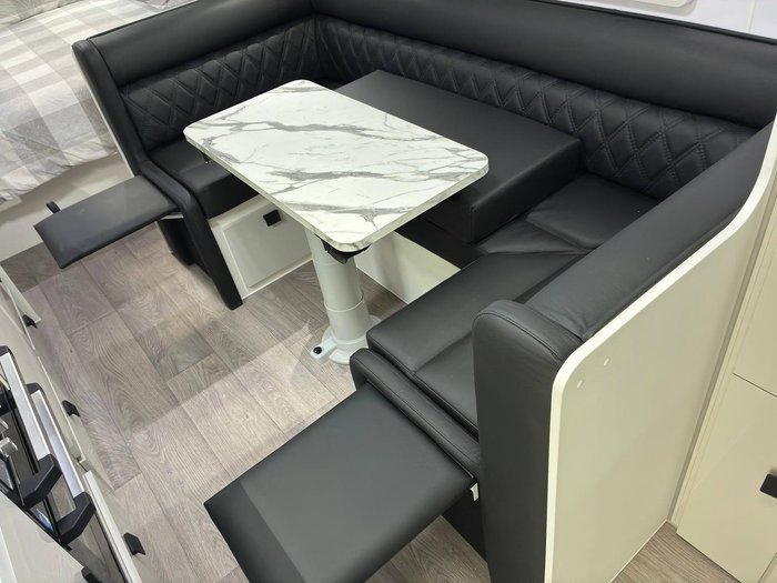 2025 JB Caravans Dirt Road Extreme Rd 21'6 Club Lounge