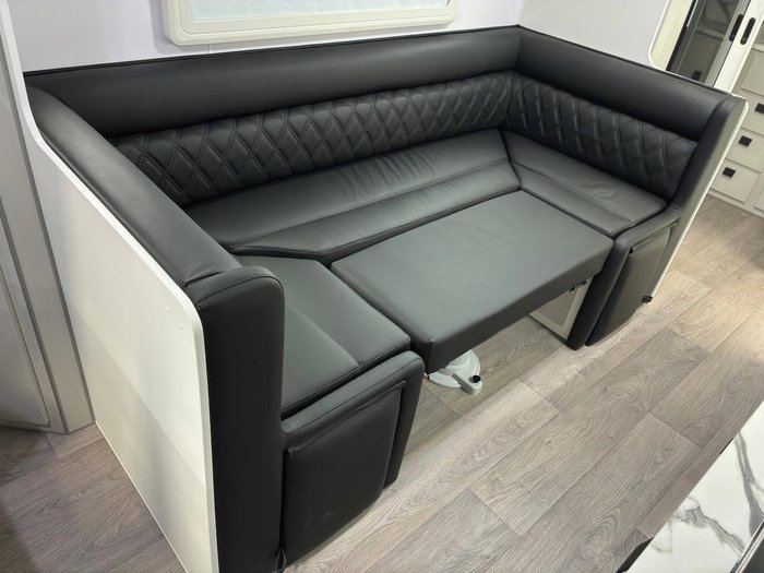 2025 JB Caravans Dirt Road Extreme Rd 21'6 Club Lounge