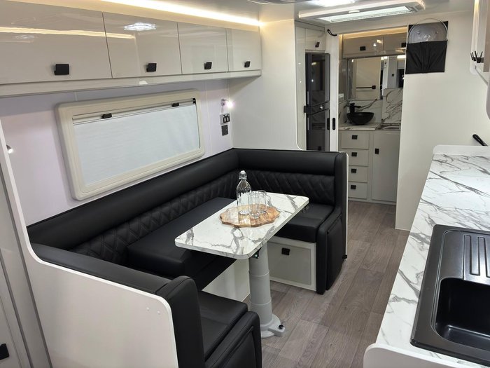 2025 JB Caravans Dirt Road Extreme Rd 21'6 Club Lounge