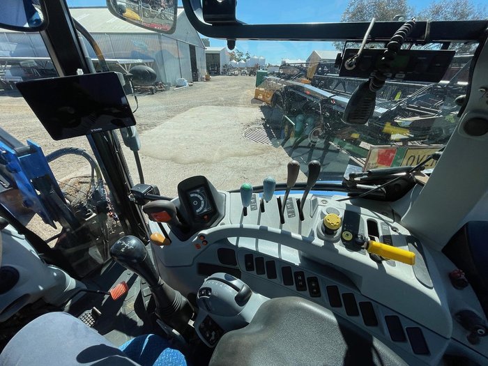 2017 New Holland T6070