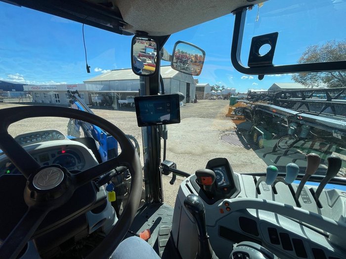 2017 New Holland T6070