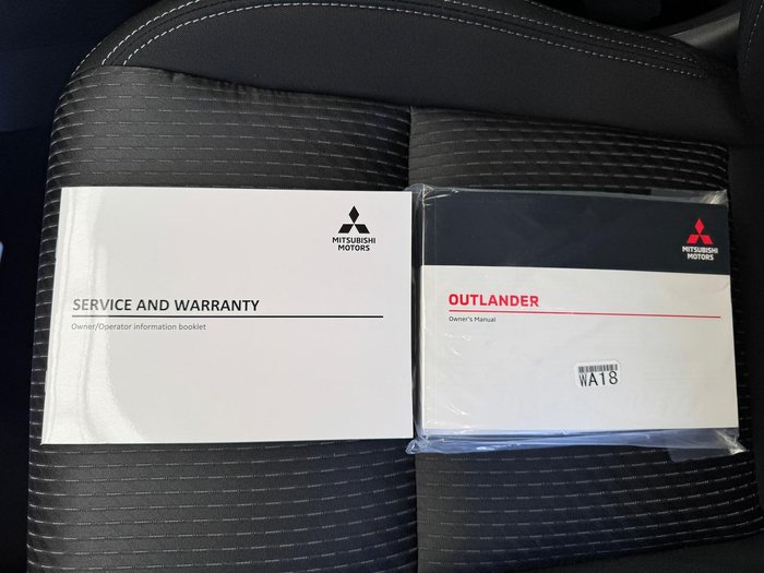 2024 Mitsubishi Outlander ES