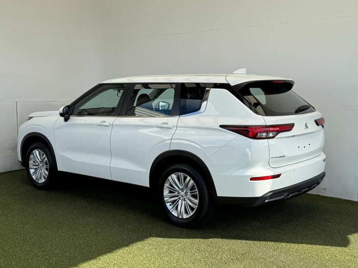 2024 Mitsubishi Outlander ES