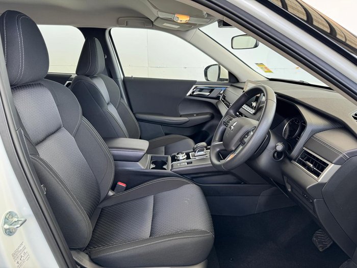 2024 Mitsubishi Outlander ES