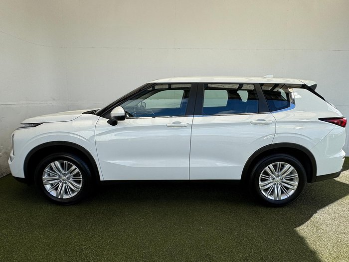 2024 Mitsubishi Outlander ES