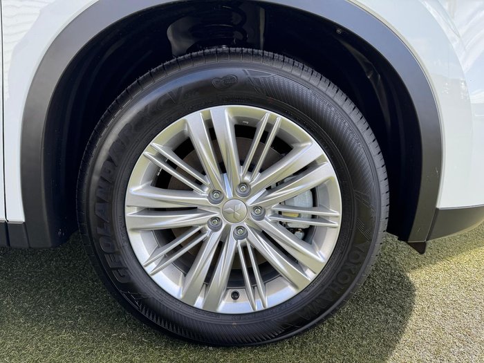 2024 Mitsubishi Outlander ES