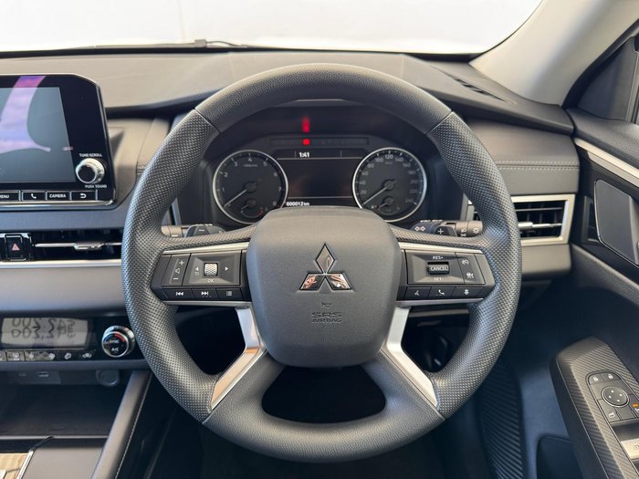 2024 Mitsubishi Outlander ES