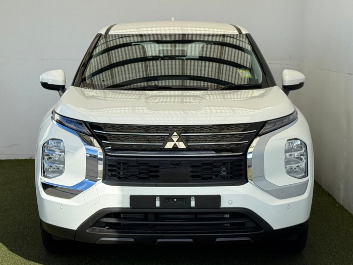 2024 Mitsubishi Outlander ES