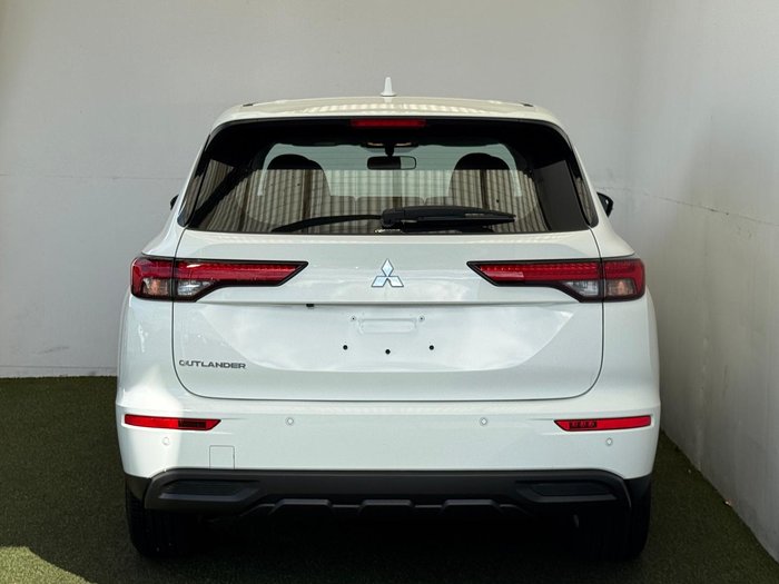 2024 Mitsubishi Outlander ES