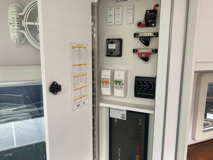 2025 JB Caravans 22' Dirt Road Xtreme Corner Shower