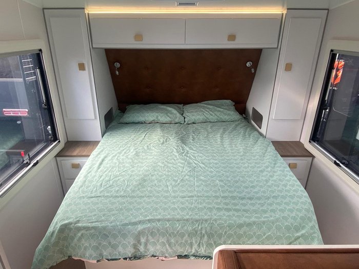 2025 JB Caravans 22' Dirt Road Xtreme Corner Shower