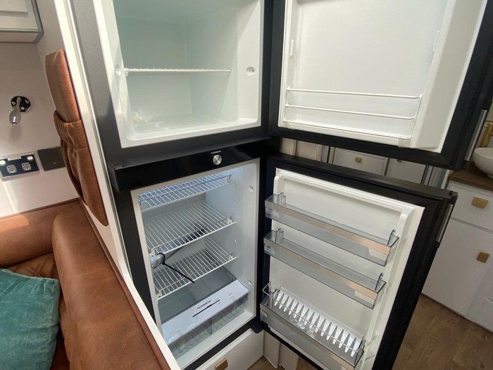 2025 JB Caravans 22' Dirt Road Xtreme Corner Shower