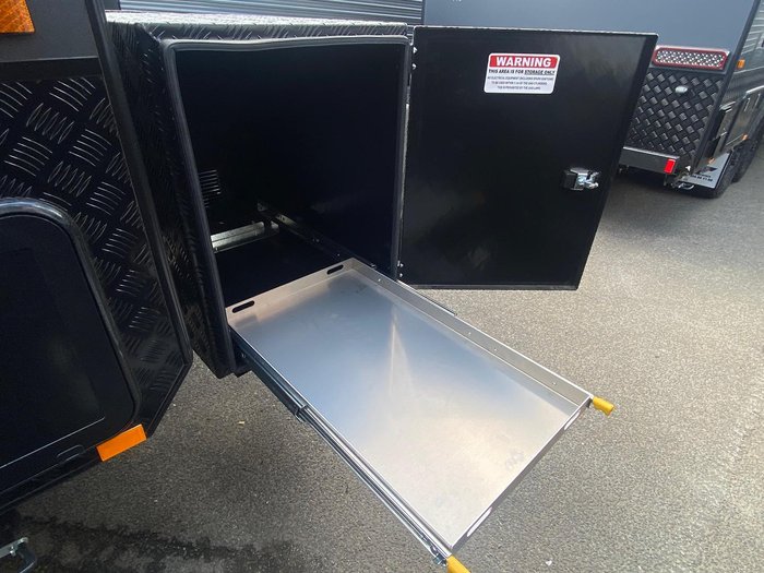 2025 JB Caravans 22' Dirt Road Xtreme Corner Shower