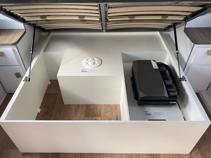 2025 JB Caravans 22' Dirt Road Xtreme Corner Shower