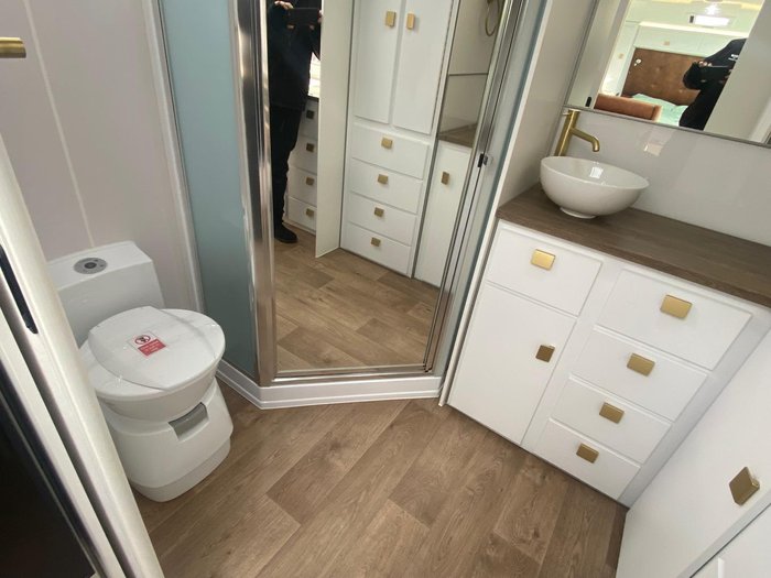 2025 JB Caravans 22' Dirt Road Xtreme Corner Shower