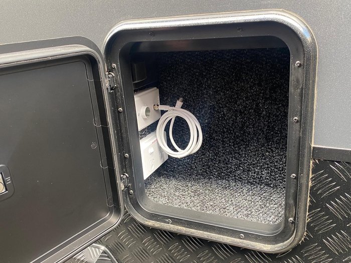 2025 JB Caravans 22' Dirt Road Xtreme Corner Shower