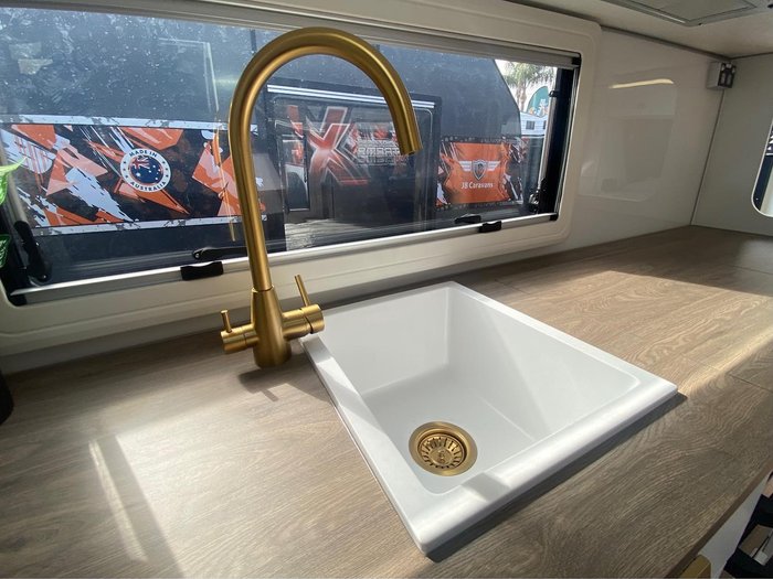 2025 JB Caravans 22' Dirt Road Xtreme Corner Shower