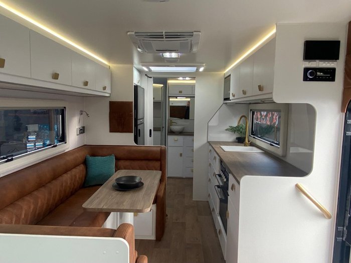 2025 JB Caravans 22' Dirt Road Xtreme Corner Shower