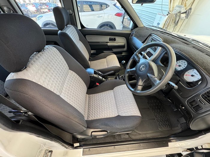 2015 Nissan Navara ST-R