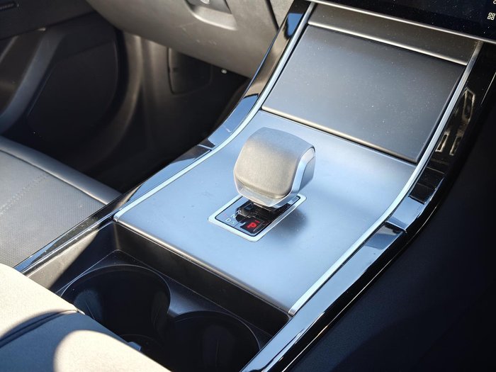 2024 Land Rover Range Rover Velar P250 Dynamic SE