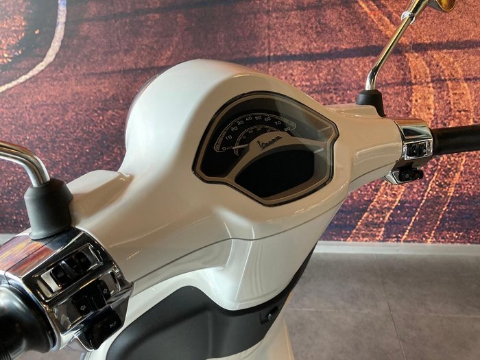 2024 Vespa Primavera 50 4T Primavera White