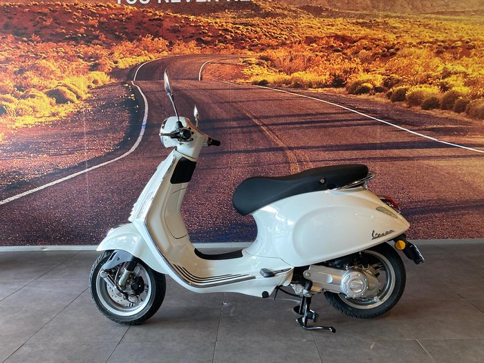 2024 Vespa Primavera 50 4T Primavera White