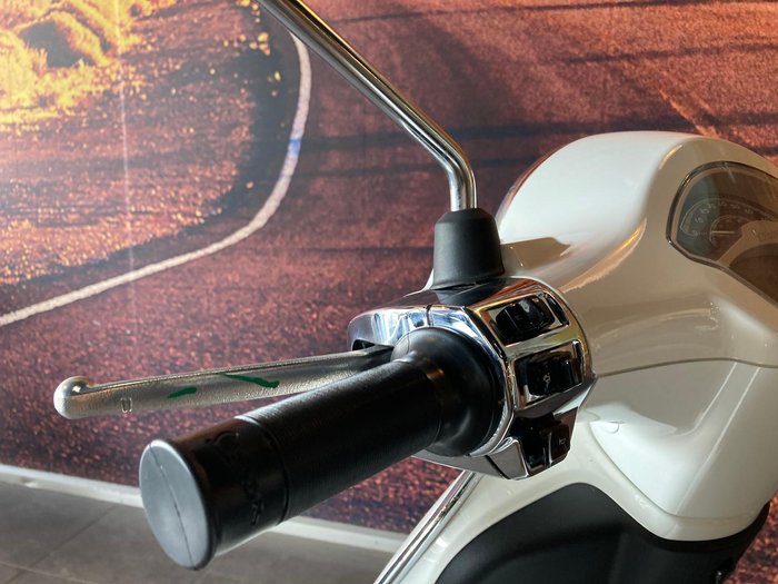 2024 Vespa Primavera 50 4T Primavera White