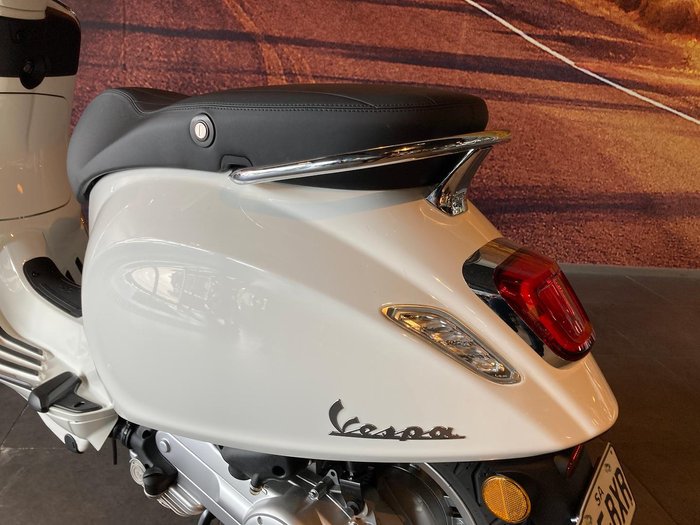 2024 Vespa Primavera 50 4T Primavera White