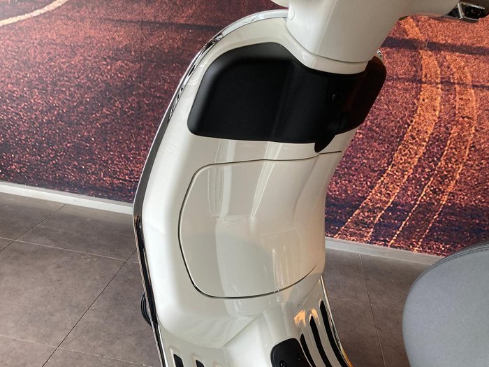 2024 Vespa Primavera 50 4T Primavera White