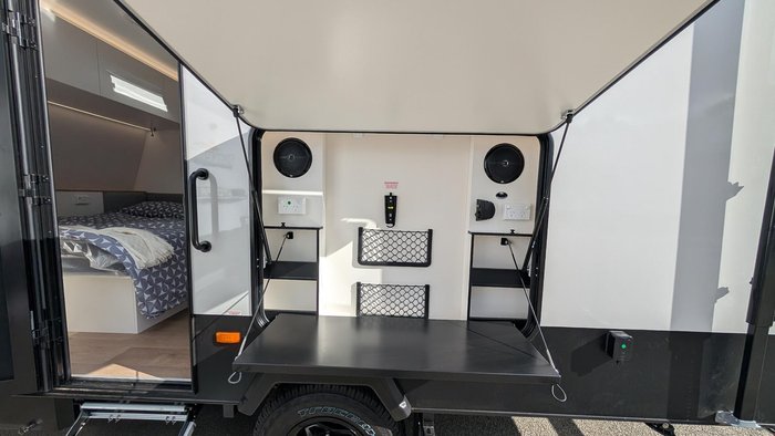 2025 Traveller 15' Destination Track