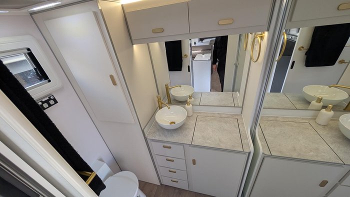 2025 JB Caravans 21'6 Scorpion Sting Air Rear Door Save $16,810 Was $168,100