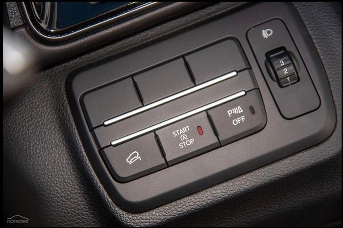 2025 Mahindra XUV3XO AX7L