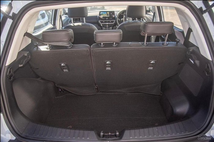 2025 Mahindra XUV3XO AX7L