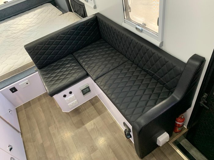 2022 Fantasy Caravan F5S D