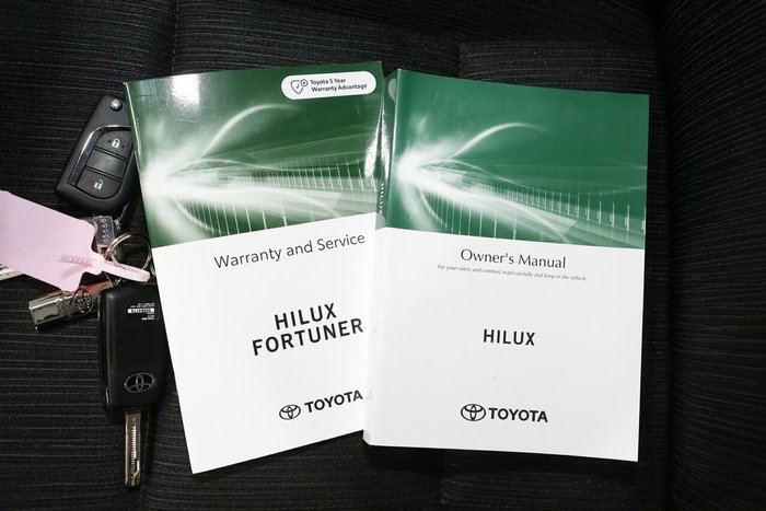 2025 Toyota Hilux SR