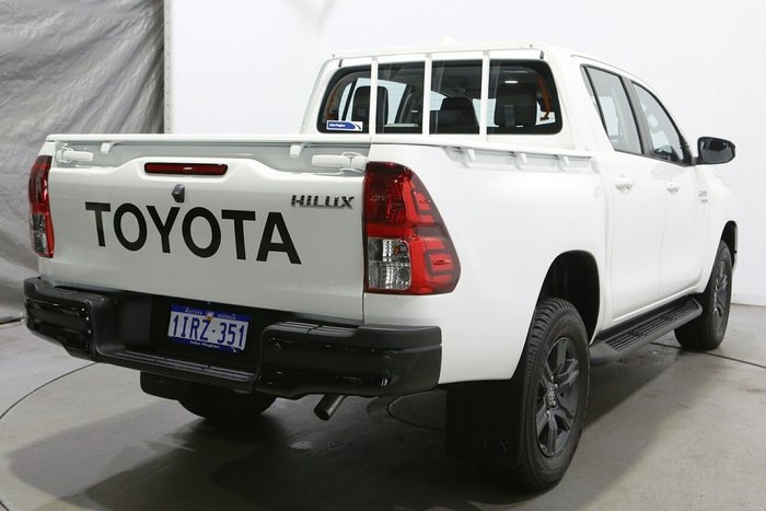 2025 Toyota Hilux SR